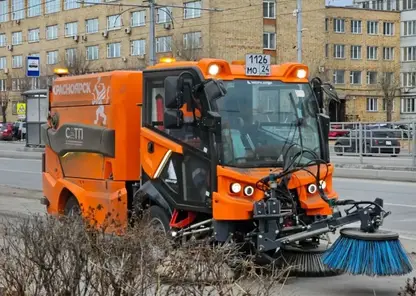 Первая новая дорожная техника вышла на уборку улиц Красноярска
