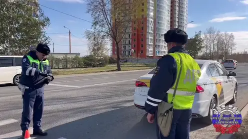 В Красноярске таксист сбил женщину с двумя детьми на пешеходном переходе
