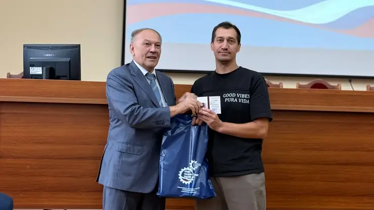 Машиностроители стали почётными донорами