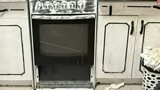 Мать в попытке скрыть смерть своего младшего сына инсценировала несчастный случай с падением плиты