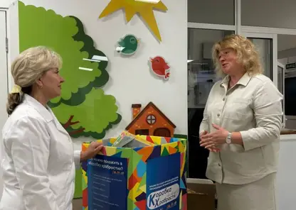 «Единая Россия» передала «Коробку храбрости» в межрайонную детскую больницу №1