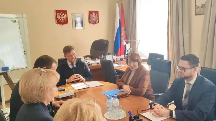 В Красноярском крае обсудили поддержку агропрома и ремонт соцобъектов в территориях