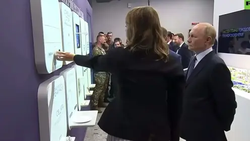 «Гайз, эти траблы — полный кринж»: Путин оценил «переводчик» сленга на литературный русский во Владивостоке