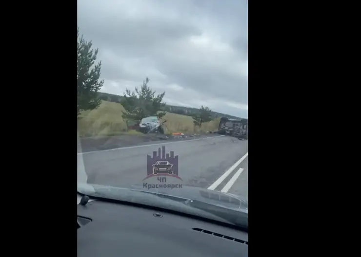 Два человека пострадали при столкновении Peugeot и Honda в Емельяновском районе