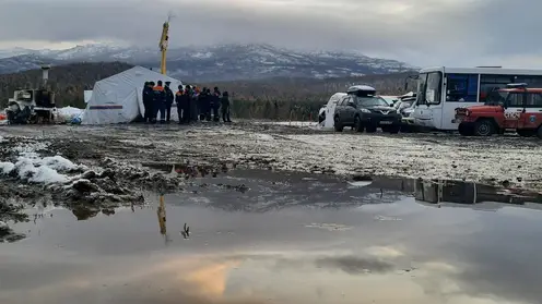 «Со скалы падение нельзя исключать»: волонтеры рассказали о тревожных деталях и надежде на чудо при поиске пропавшей семьи Усольцевых в горах Красноярского края