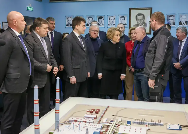 Председатель Совета Федерации Валентина Матвиенко и губернатор Красноярского края Михаил Котюков ознакомились с ходом реализации серной программы «Норникеля»