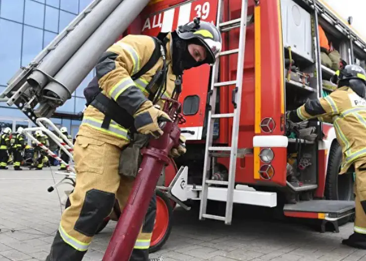В офисном здании на Калинина произошло возгорание