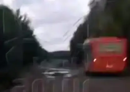 В Хабаровском крае школьницу высадили из автобуса ночью вблизи леса. У нее был оплаченный билет