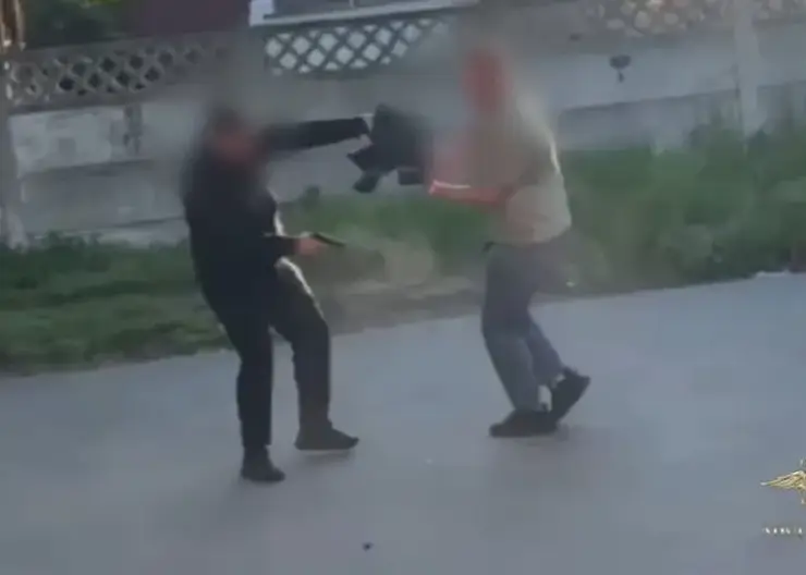 Житель Ангарска в Иркутской области открыл стрельбу из травмата возле ночного бара (видео)