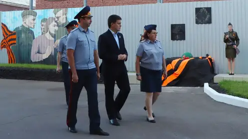 Губернатор края посетил женскую колонию в Красноярске
