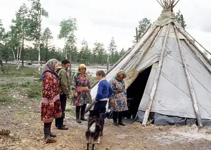 На севере жители пос. Тухарде вынуждены ездить закупать продукты за 90 км