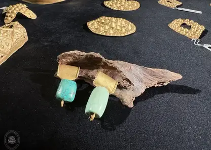 Бронзовые зеркала и золотые украшения нашли на скифском памятнике в Туве