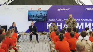 Герой России Олег Ликонцев встретился с красноярскими юнармейцами Герой России Олег Ликонцев встретился с красноярскими юнармейцами