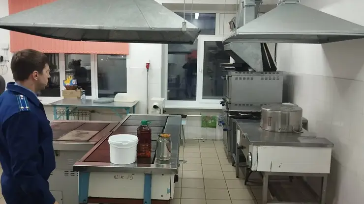 Канские ученики получили денежную компенсацию после отравления обедами в школе