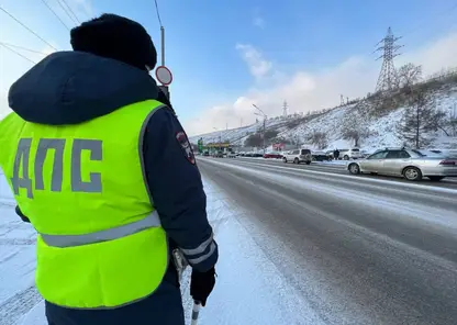 Сотрудники ГИБДД рекомендуют автомобилистам не превышать скорость на пустой дороге