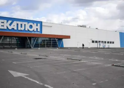 Компания Decathlon приостановит работу магазинов в России