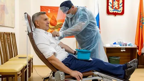 Депутаты и сотрудники аппарата Заксобрания Красноярского края стали донорами крови