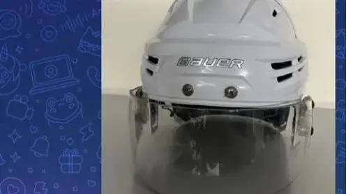 Фейковые фото и липовый трек-номер: петербуржец обманул жителя Шарыпово, продавая хоккейную каску