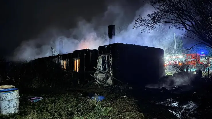 Женщина с ребенком погибли в пожаре в Емельяновском районе Красноярского края