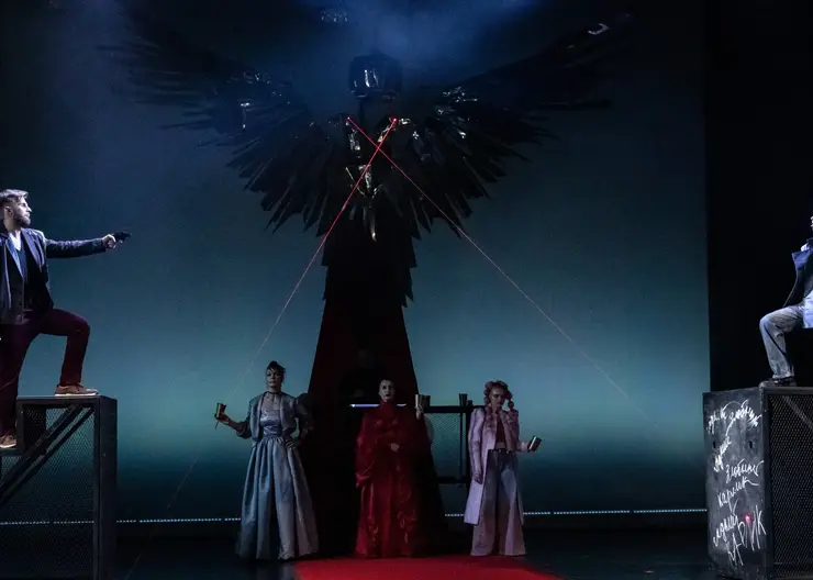 Рейв на сцене: в Красноярске прошла премьера технодрамы «Герой нашего времени»