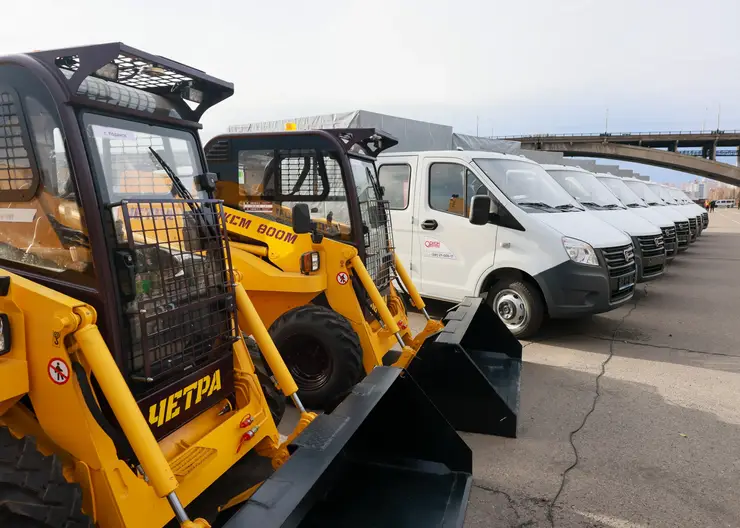 Губернатор Михаил Котюков вручил главам муниципалитетов технику для содержания благоустроенных общественных пространств