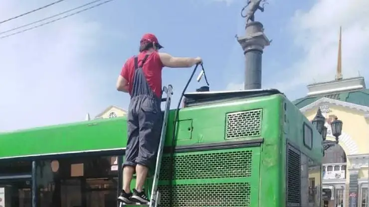 Вредят природе? В Красноярске проверили на экологичность автобусы