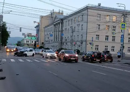 В центре Красноярска произошла авария с полицейской машиной