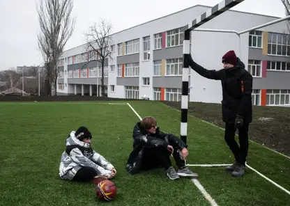 Во дворах Красноярска на спортплощадках завершился зимний сезон