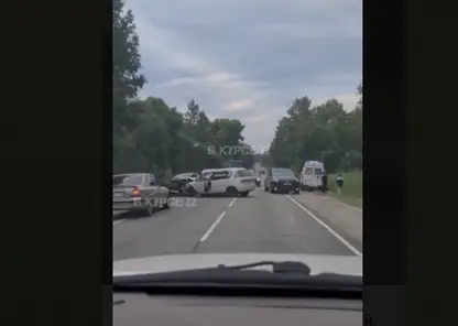 В массовом ДТП под Барнаулом пострадали два человек