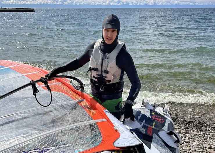 Иркутянин смог пересечь Байкал за полтора часа