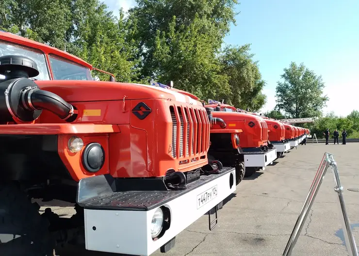 Пожарные и спасатели Красноярского края получили новую технику и оборудование