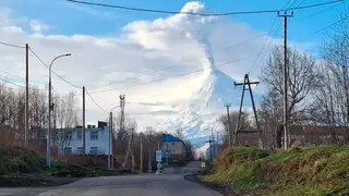 На Камчатке спасатели предупредили о возможных пеплопадах после утреннего извержения Ключевской сопки