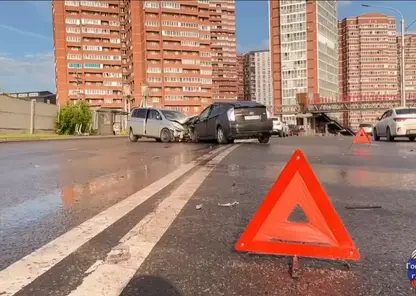 Никто не был пристегнут: в лобовом ДТП в Красноярске пострадали 4 человека