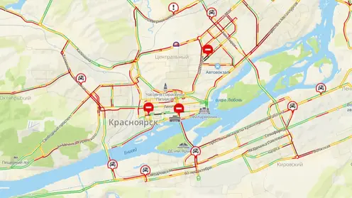 10-балльные пробки сковали Красноярск с приходом густого снегопада