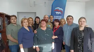 Активисты партии «Единая Россия» собирают гуманитарную помощь в рамках акции «Тепло для Героя»