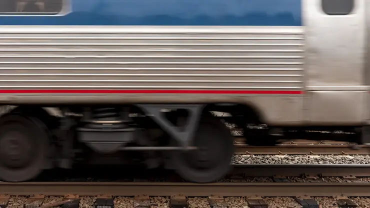 В Приморье возбуждено уголовное дело из-за схода пяти вагонов на железной дороге