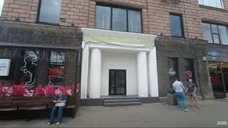 В красноярский ресторан Басты ищут официантов с зарплатой от 100 тысяч рублей