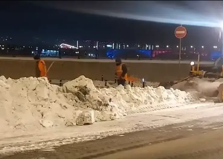 Более 42 тысяч кубометров снега убрали с улиц и дорог Красноярска за минувшие выходные