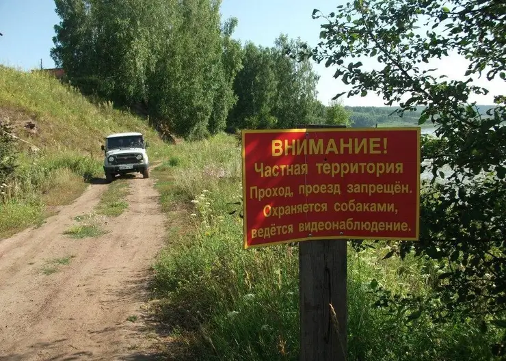 В Курагинском районе мужчина не пускает людей к озеру