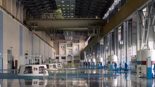 Богучанская ГЭС готовится к паводку: уровень водохранилища постепенно снижают