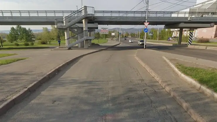 С 17 ноября в Красноярске запретят стоянку на проезде под Вантовым мостом
