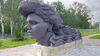 Монументальная скульптура девушки-поезда «Тайга» появилась у вокзала в Красноярском крае Монументальная скульптура девушки-поезда «Тайга» появилась у вокзала в Красноярском крае