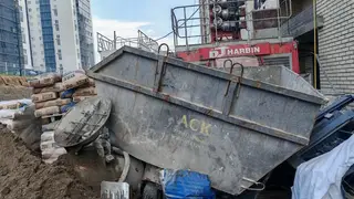 Рабочий погиб при падении грузовой люльки с 18 этажа в Красноярске