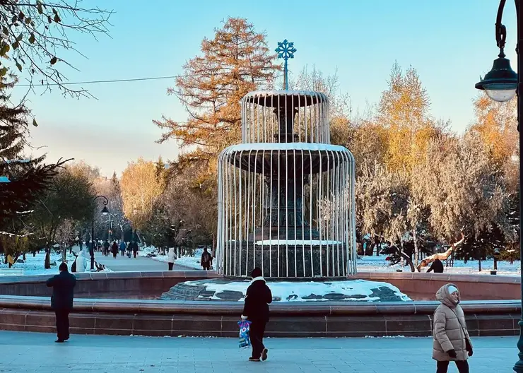 Фонтаны Омска готовят к Новому году