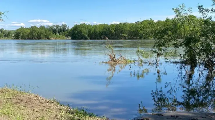 Жителей Хакасии предупредили о резком повышении уровня воды в реке Абакан