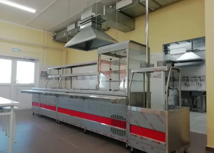 В красноярские школы завезли посуду ресторанного класса