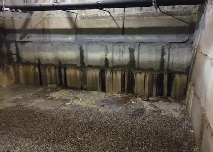 В Красноярске на улице 2-ая Огородная затопило подвал