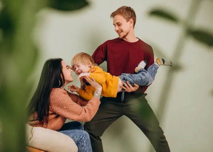 Контроль — дело жизни родителя: красноярский психолог рассказал о важности детской сепарации