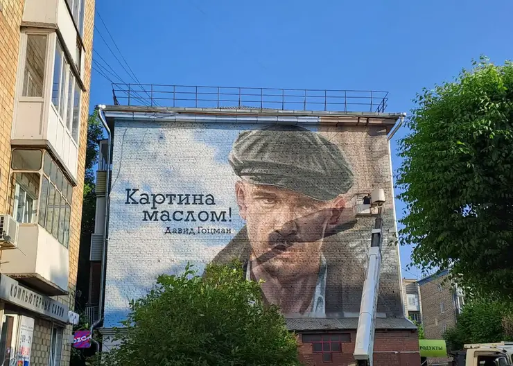 В Красноярске появились два новых мурала