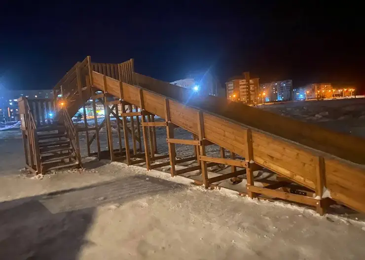 Двое детей получили травмы во время катания на горках в Шарыпово Красноярского края